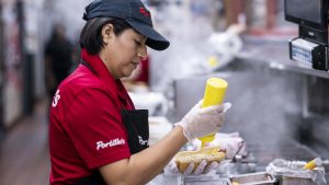 107131912-1665416831429-gettyimages-1243596589-PORTILLOS_CHICAGO.jpeg