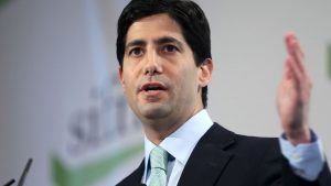 104741046-GettyImages-106636122-kevin-warsh.jpg