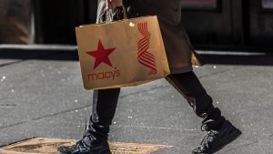 108116827-1742215759442-gettyimages-2193929644-retailstoremacystoclosearound66storesnationwide0026.j.jpeg
