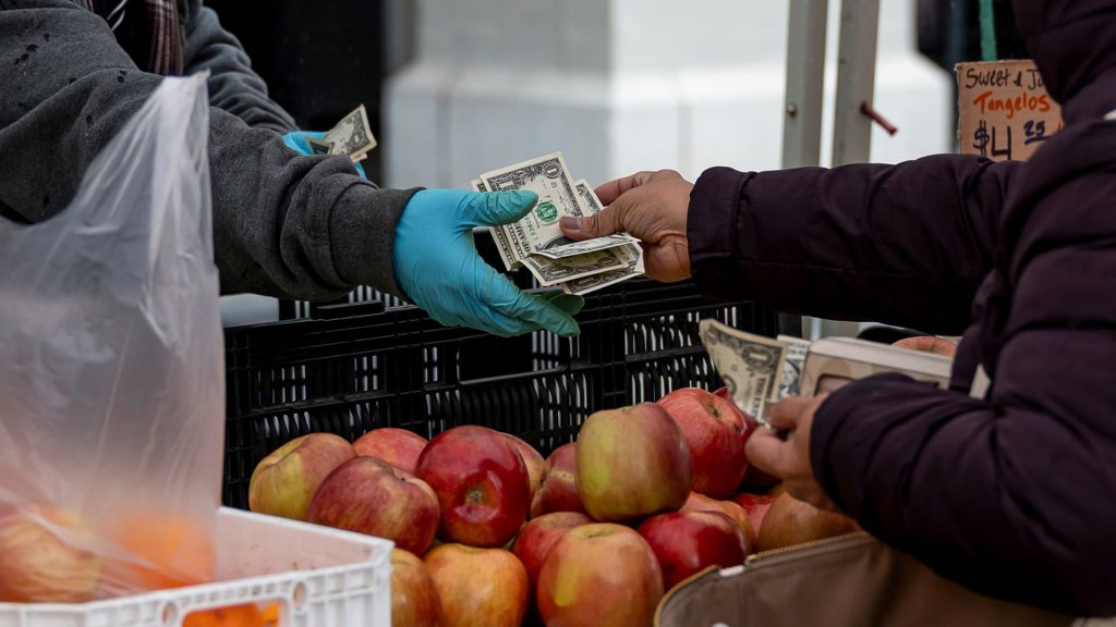 108122707-1743163583017-gettyimages-2206634387-PERSONAL_CONSUMPTION_EXPENDITURES.jpeg